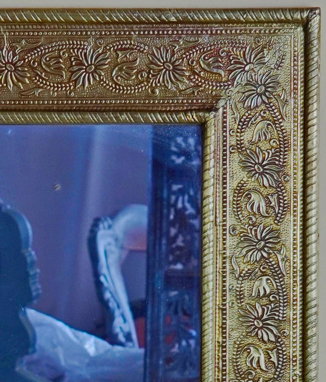 Emboss Design Brass Mounted Wooden Mirror Frame